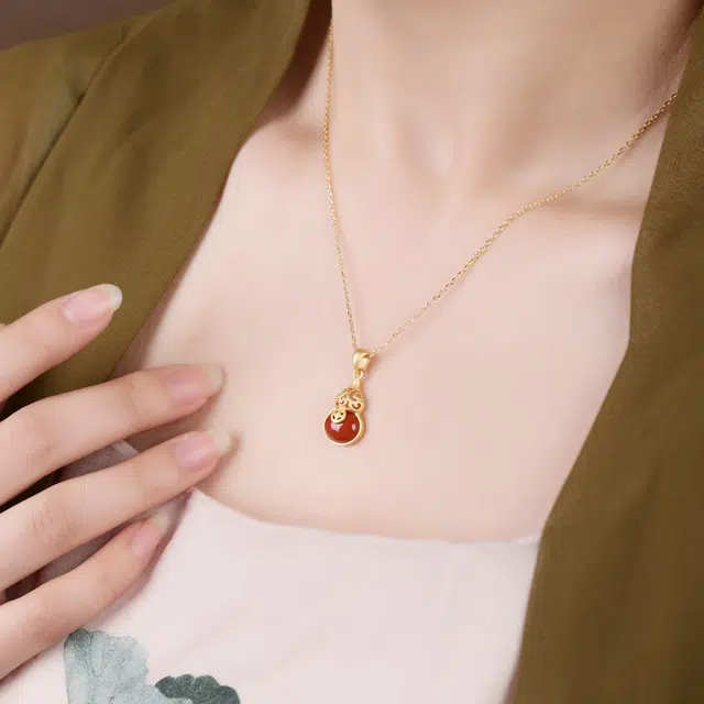 925