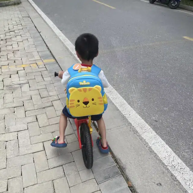 三只小鸭 卡通 幼儿园男女孩入学宝宝男女童防走失 聚酯纤维 背包双肩包 中号 儿童款 粉色/蓝色/黄色