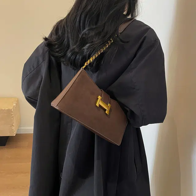 三只小鸭 法式小众腋下包包女新款时尚链条小方包复古磨砂女包 绒面革 手提单肩包 女款 黑色/咖色/棕色