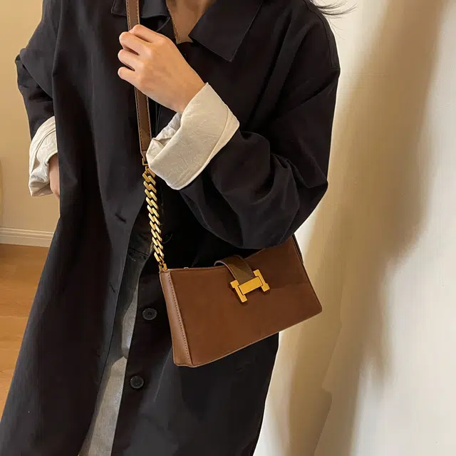 三只小鸭 法式小众腋下包包女新款时尚链条小方包复古磨砂女包 绒面革 手提单肩包 女款 黑色/咖色/棕色