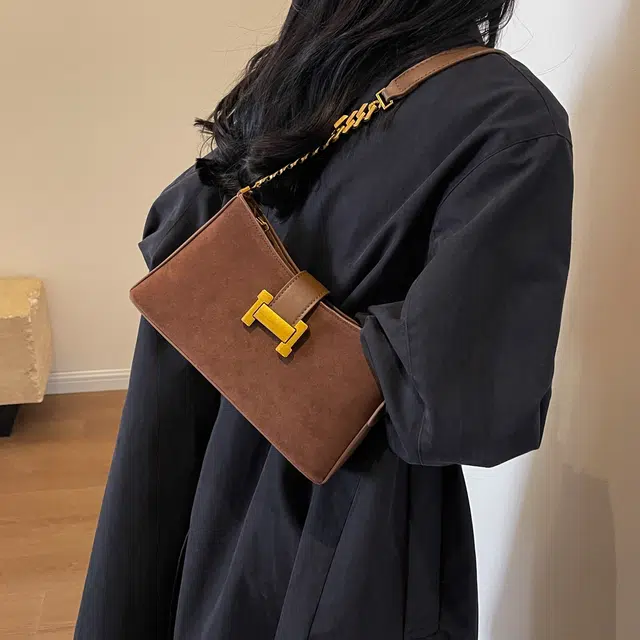 三只小鸭 法式小众腋下包包女新款时尚链条小方包复古磨砂女包 绒面革 手提单肩包 女款 黑色/咖色/棕色