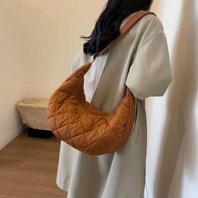 三只小鸭  绣线棉服绣线斜挎腋下包菱格女士通勤 尼龙 单肩包 女款 多色