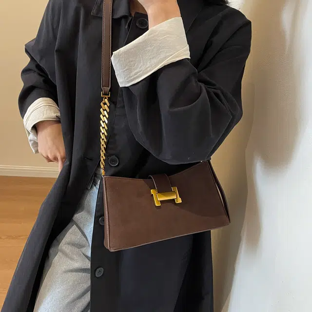 三只小鸭 法式小众腋下包包女新款时尚链条小方包复古磨砂女包 绒面革 手提单肩包 女款 黑色/咖色/棕色