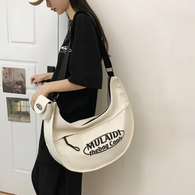 斜挎包 韩版潮流时尚大容量饺子包男女同款大学生上课斜挎包单肩包