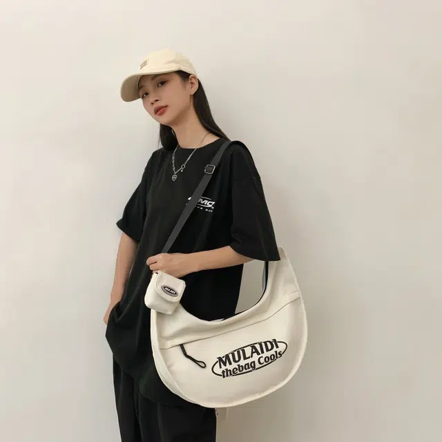 斜挎包 韩版潮流时尚大容量饺子包男女同款大学生上课斜挎包单肩包