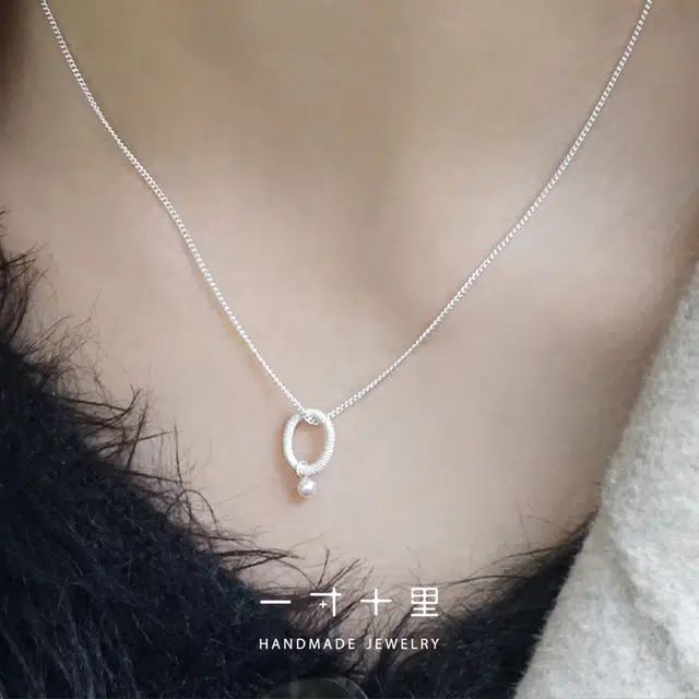 925