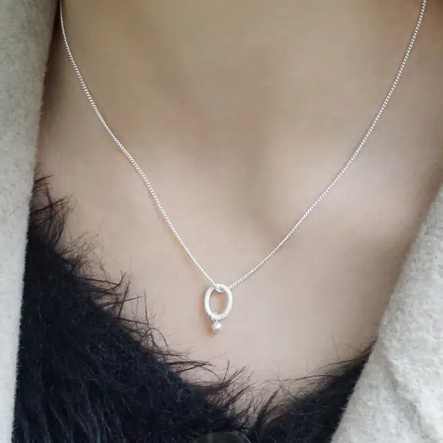 925