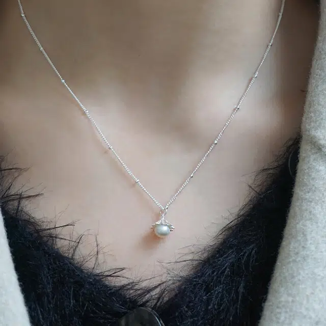 925
