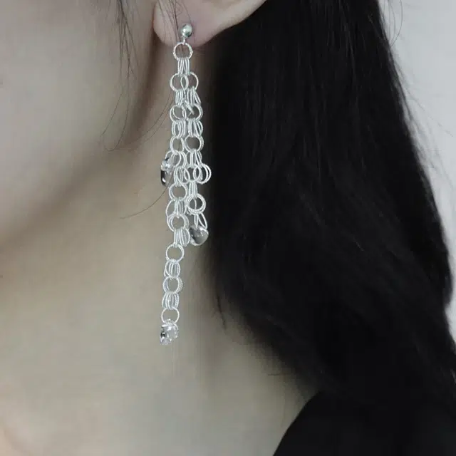 925