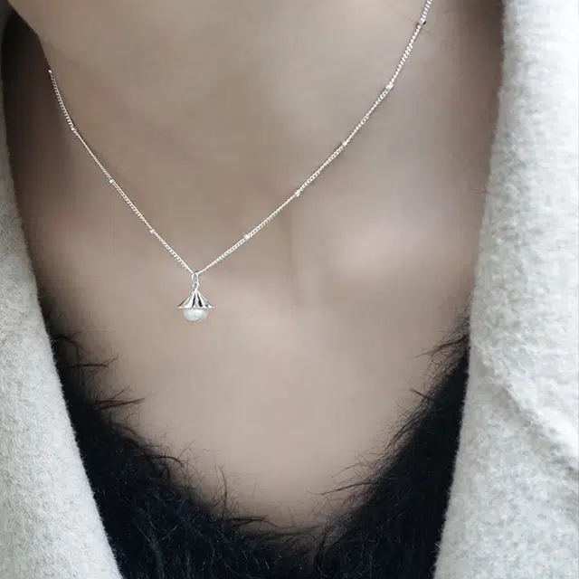 925