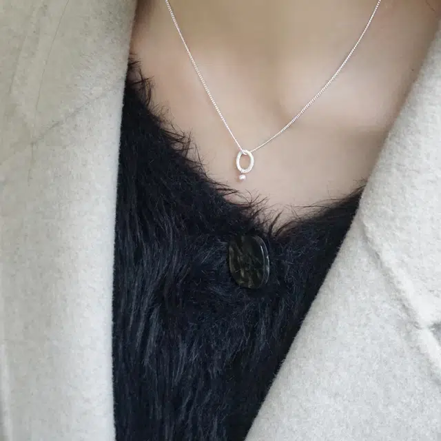 925