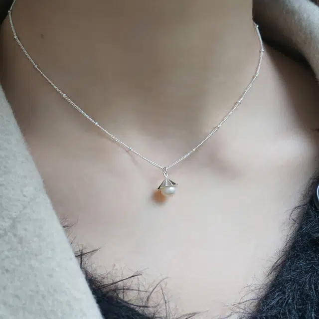 925