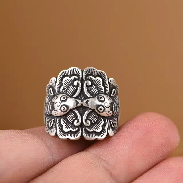 990