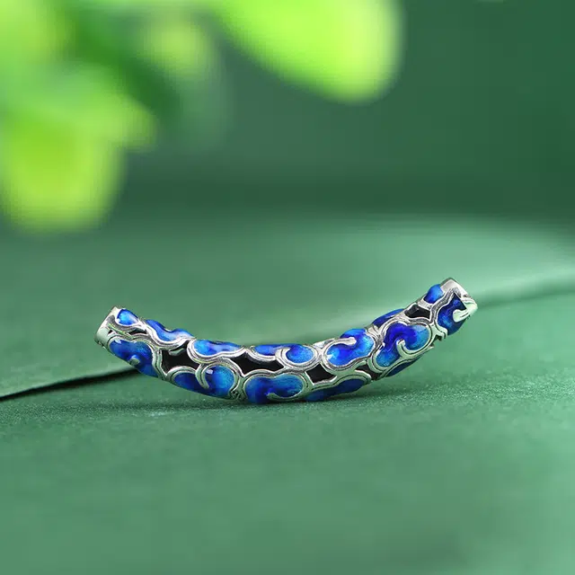 925