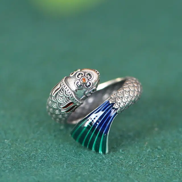 925