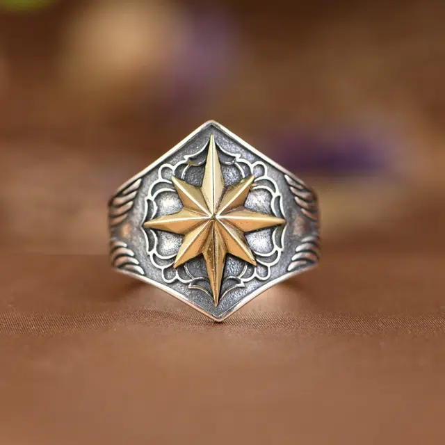 925