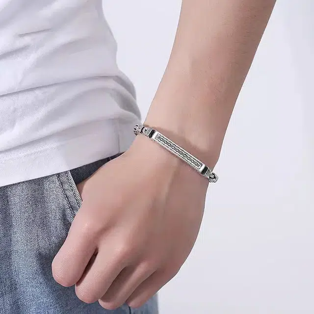 925