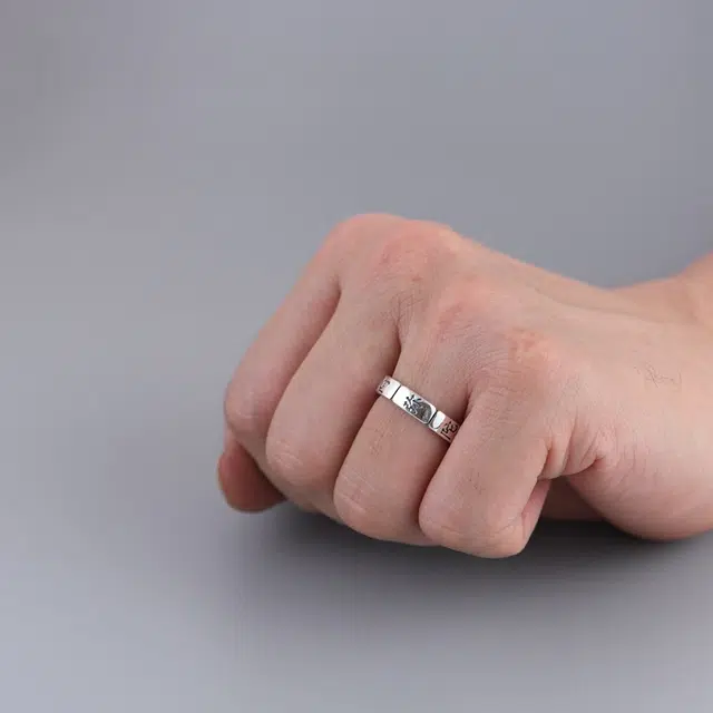 990