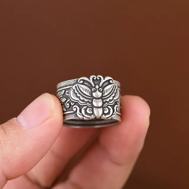 990
