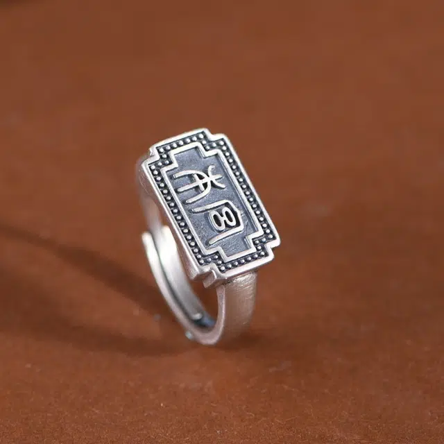 925