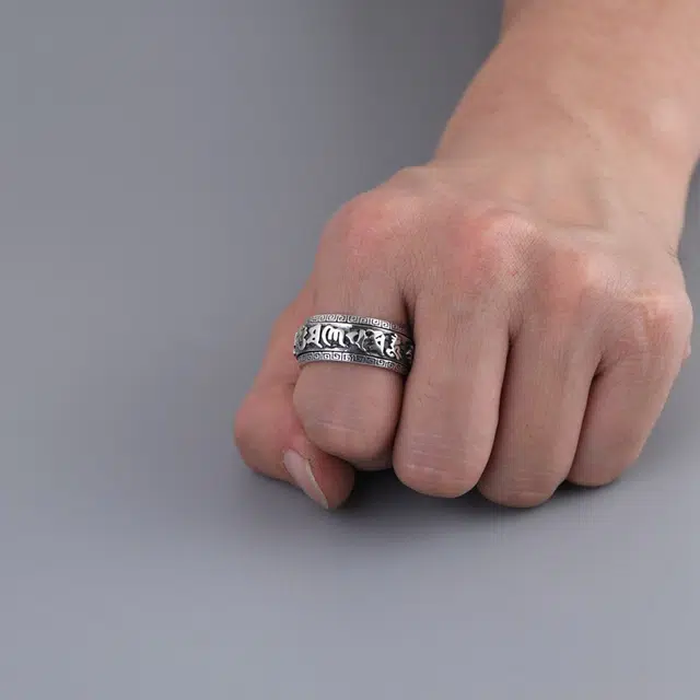 925