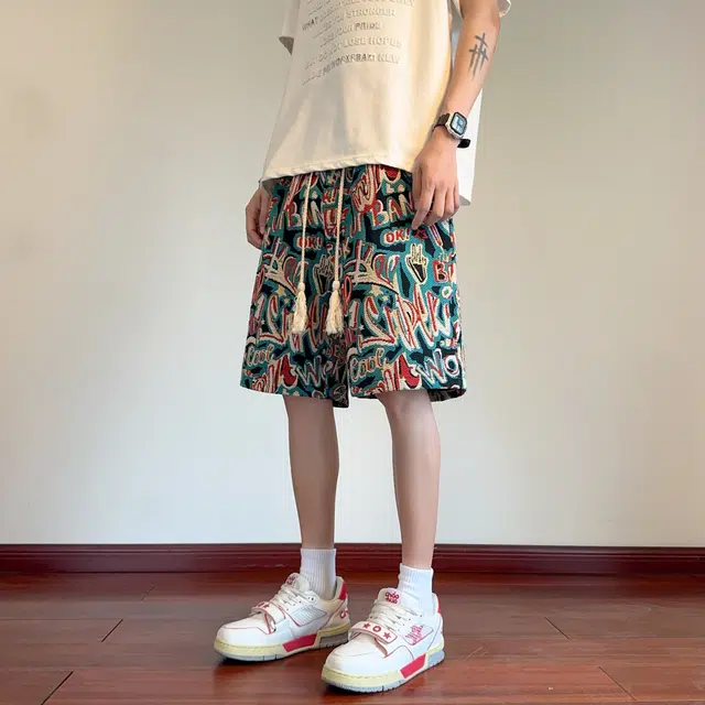 明尼凯  美式复古高街手绘字母提花个性设计重磅宽松新中式国风时尚潮牌基础款舒适透气百搭简约日常度假风沙滩五分休闲短裤  男女同款