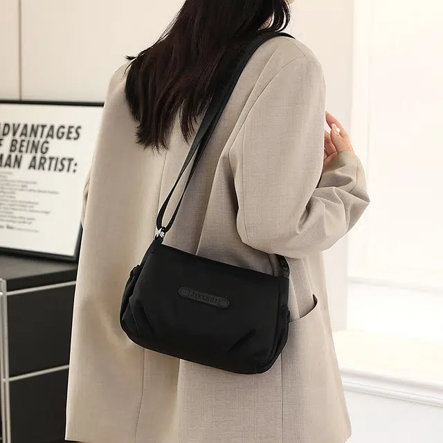 捷朗仕 简约通勤百搭 尼龙布 斜挎包 小号 男女同款情侣款 多色