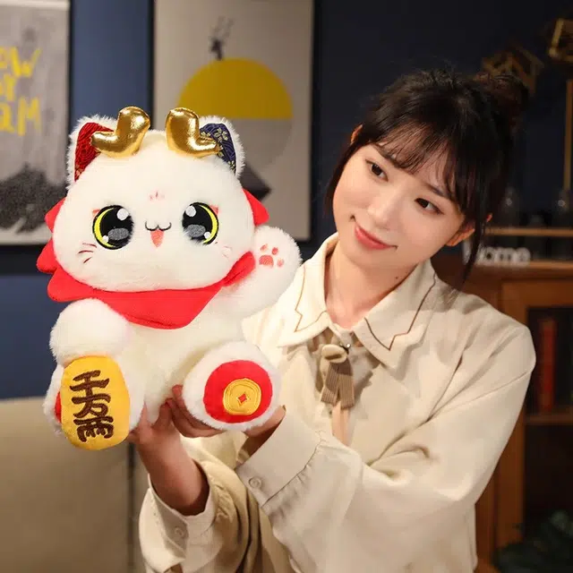 卡威 可爱招财猫 龙年吉祥物 小猫咪 玩偶 毛绒公仔
