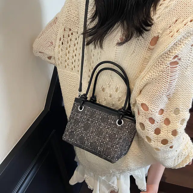 雅鹿 纯色高级感镶钻水桶包 牛仔布 手提包 常规 女款 银色/黑色/蓝色