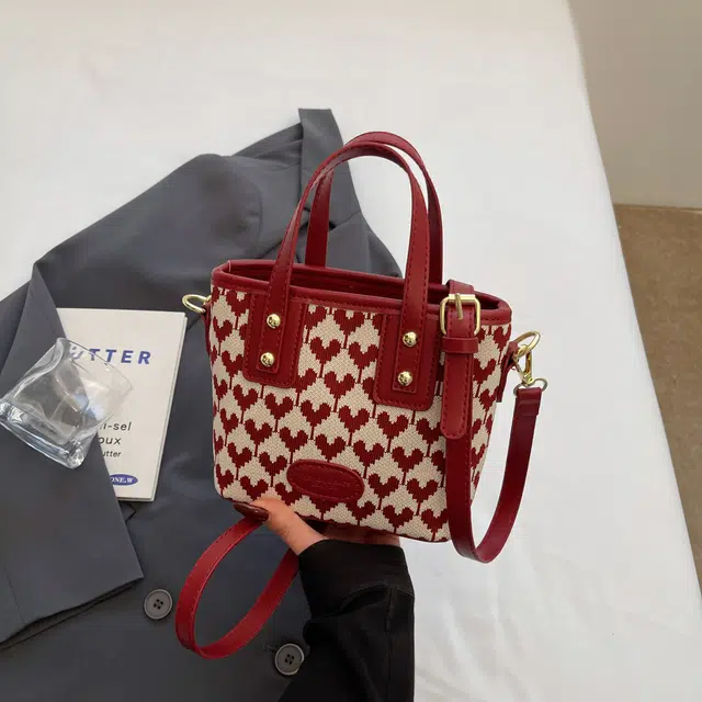 雅鹿 新中式国风喜字水桶包小众爱心印花高级质感气质时尚精致百搭 布 手提包 女款 红色/酒红色