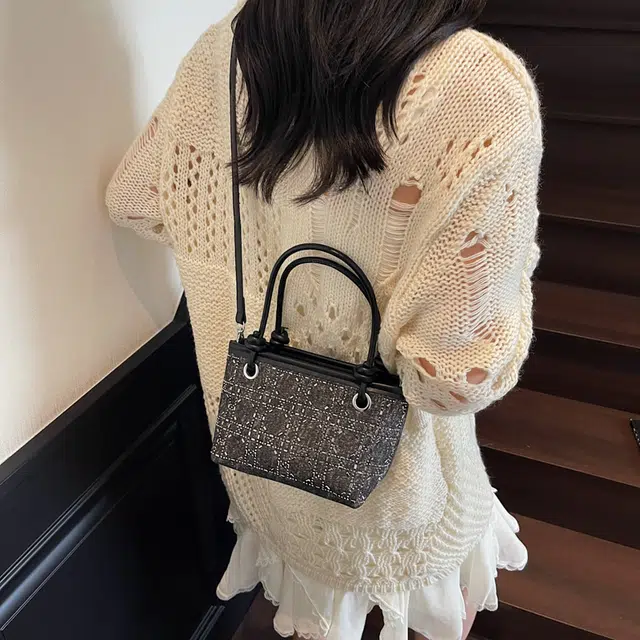 雅鹿 纯色高级感镶钻水桶包 牛仔布 手提包 常规 女款 银色/黑色/蓝色