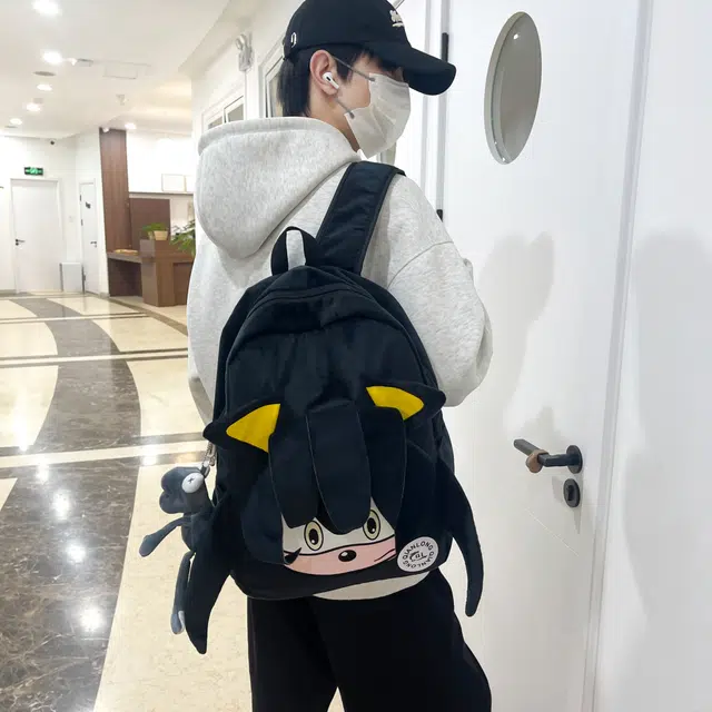 雅鹿 索尼克毛茸卡通初高中学生上课书包大容量简约休闲百搭轻便旅行电脑背包 毛绒 双肩包 男女同款情侣款 黑色/红色/紫色/蓝色