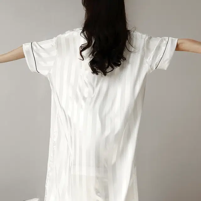 美腾 可外穿家居服舒适翻领薄款简约冰丝短袖睡裙 夏季 女款 白色 礼盒款