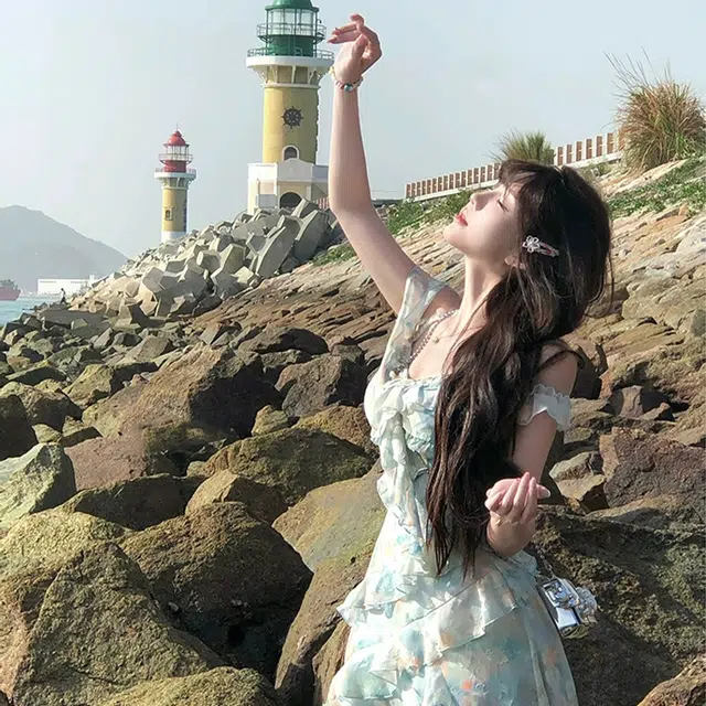 费尔岛上的猫 法式甜美碎花收腰不规则夏季海边度假显瘦辣妹风无袖连衣裙 女款