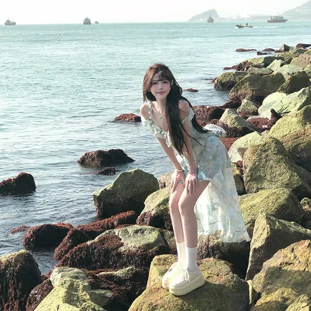 费尔岛上的猫 法式甜美碎花收腰不规则夏季海边度假显瘦辣妹风无袖连衣裙 女款