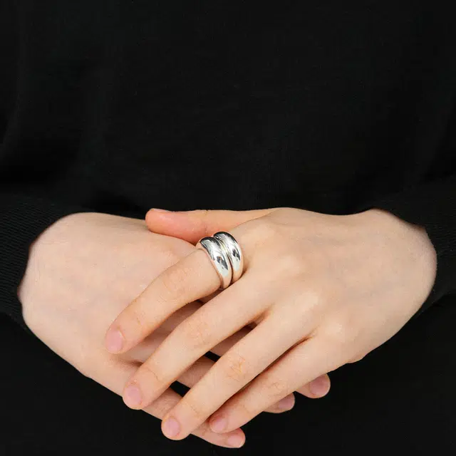 925