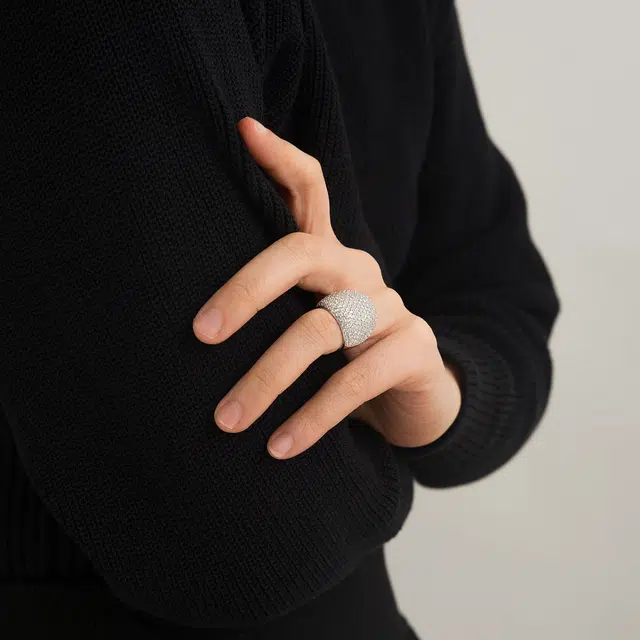 925