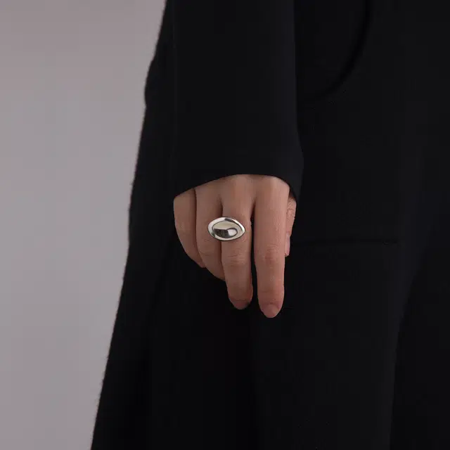 925