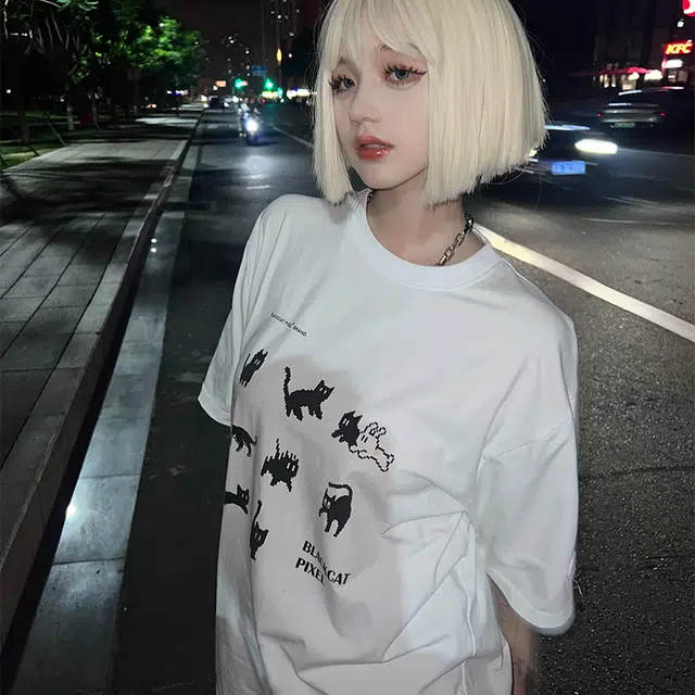 Black cat Pixel T