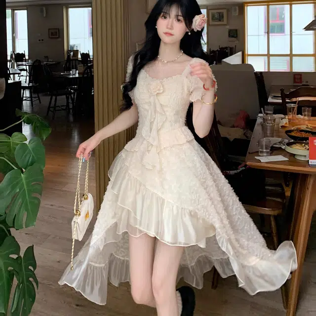 欧若风困住大象 气质百搭设计感蕾丝拼接短袖连衣裙款式 女款 杏色单品