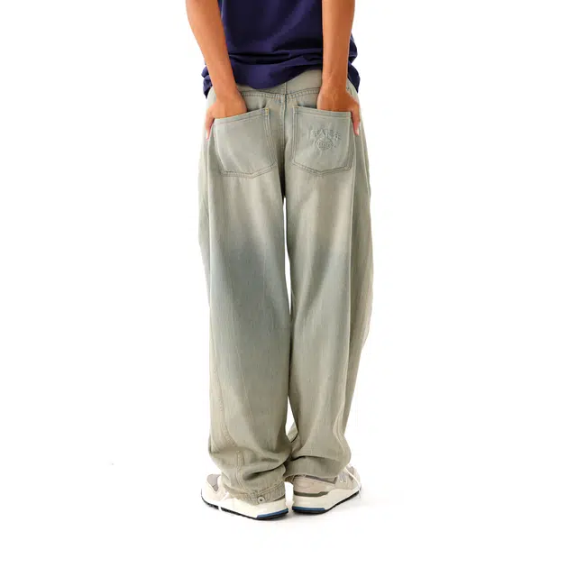 华人青年 弯刀立体压花印花休闲宽松牛仔裤 男女同款