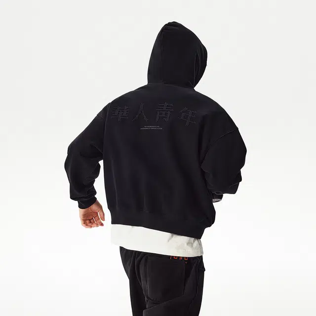 华人青年 立体小龙标中空宝石绣连帽卫衣 男女同款