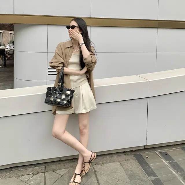 周淼 纯色纽扣长袖衬衫 女款