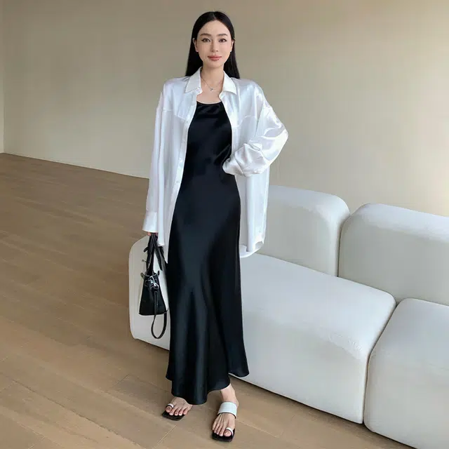 周淼 光泽缎面斜裁包肩袖短袖连衣裙 女款