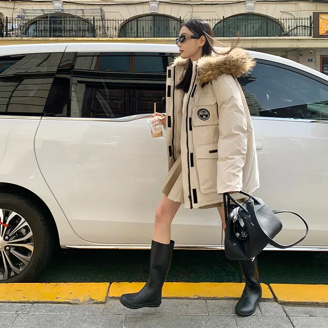 周淼 貉子工装派克加厚连帽外套羽绒服 女款