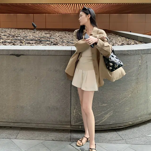 周淼 纯色纽扣长袖衬衫 女款