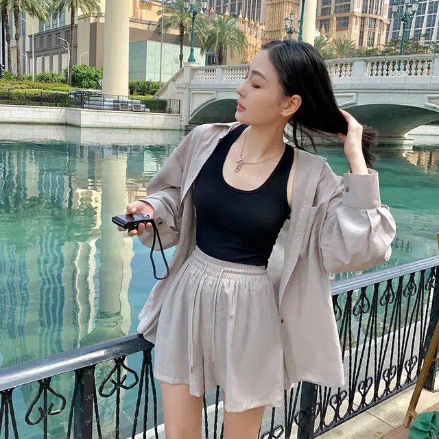 周淼 纯色休闲宽松短裤 女款