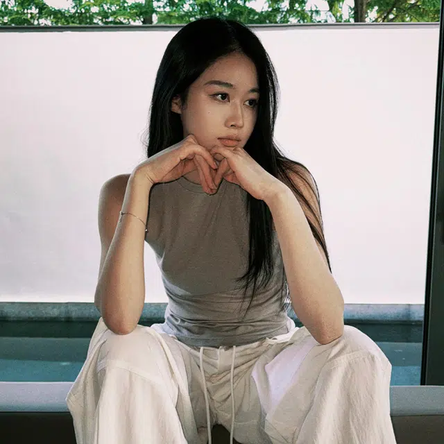 周淼 舒适简约纯色圆领套头背心 女款