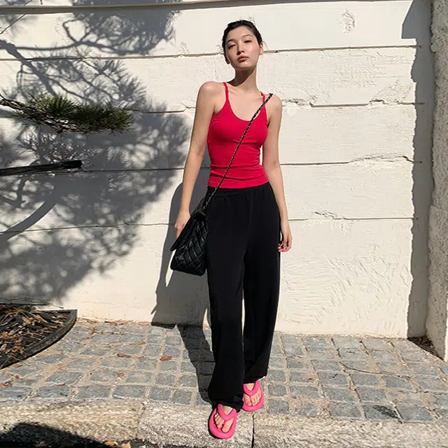 周淼 纯色设计气质高级感百搭短款修身背心 女款