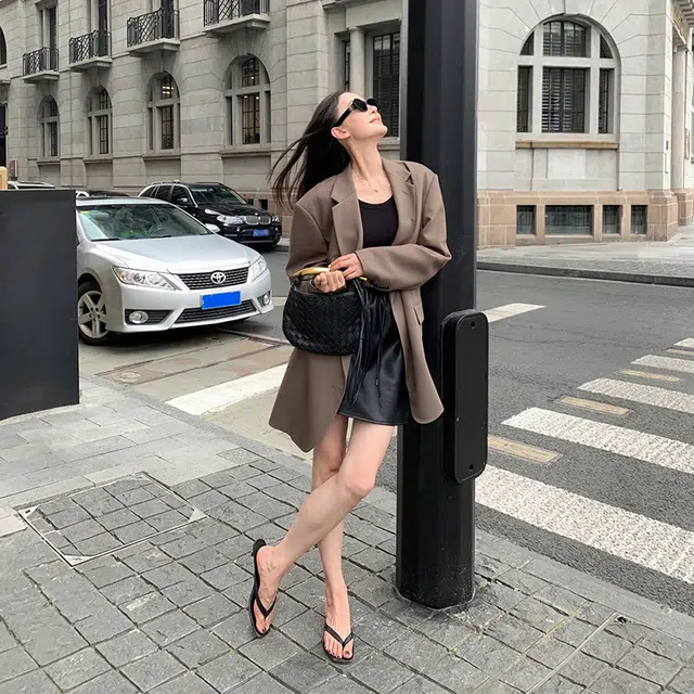 周淼 斜插口袋宽松大廓形斜扣西装外套女设计感休闲西服外套 女款